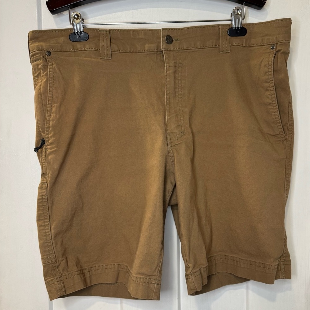 Columbia Men’s Cargo Shorts tan size 40